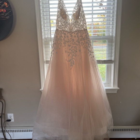 BHLDN Wedding Gown - Picture 9 of 9
